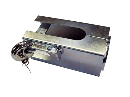 Kupplungsschuh mit Diebstahlsicherung: Blockiert die Kugelkupplung und schützt den Böckmann Anhänger zuverlässig vor Diebstahl.