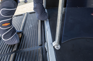 Flap mat for rear flap of horse trailer