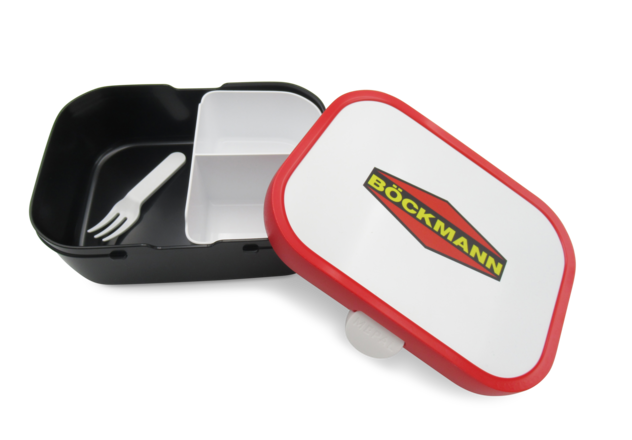 Brotdose mit Böckmann-Raute und praktischem Einsatz. Der herausnehmbare Einsatz unterteilt die Dose in praktische Fächer