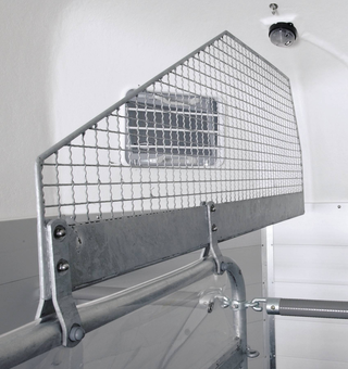 Kopftrennwand Gitter auf Mittelpfostentrennwand für die Böckmann Pferdeanhänger.