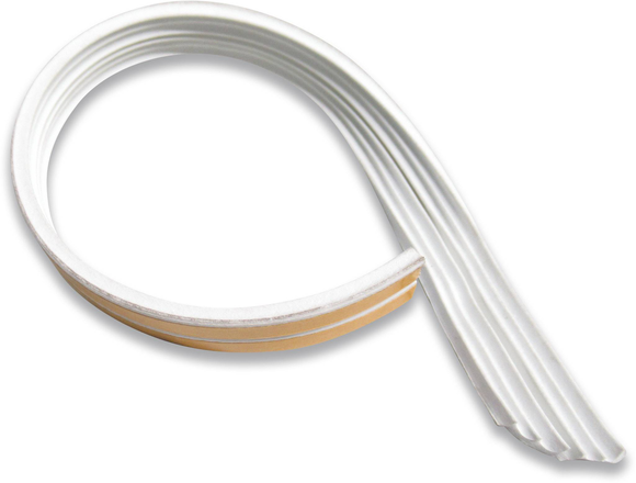 Das Kronenprofil zur Türabdichtung schützt vor Feuchtigkeit im Böckmann Anhänger.