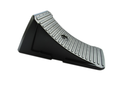 Böckmann Anhänger Unterlegkeil – unter den Reifen legen, verhindert ungewolltes Wegrollen, robustes Anhänger Zubehör für sichere Nutzung.