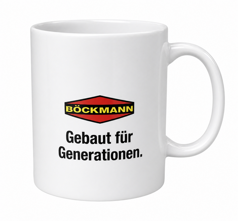 Porzellan Tasse in weiß mit Henkel und Böckmann Raute und zum Jubiläum mit Jubiläums Logo in schwarz.