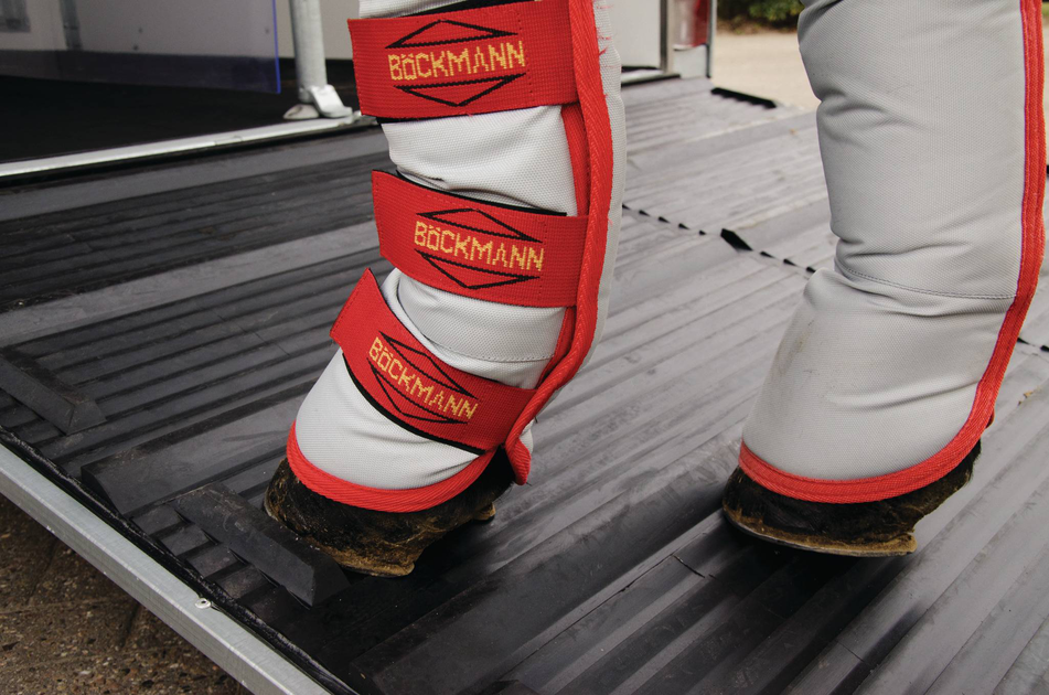 rubber safety mat with integ.security treads+ side stops on rear ramp