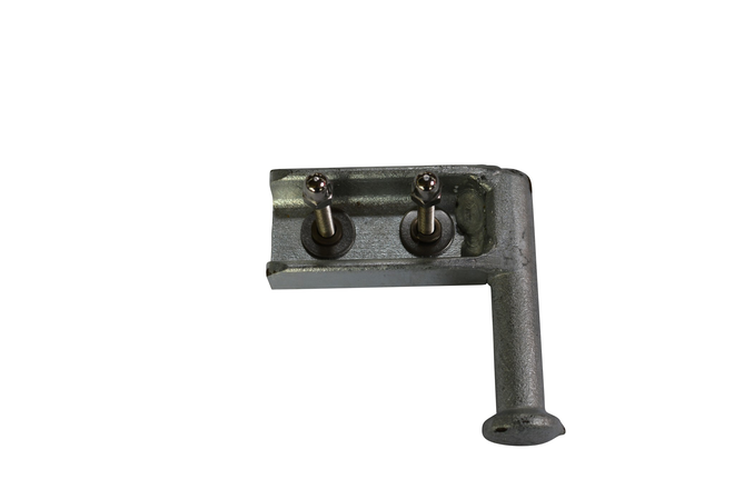 Verzinkter Gegenhalter links (84 mm) für Seitenwand an Böckmann Kastenaufsätzen – pendelbar und ideal für festen Halt.