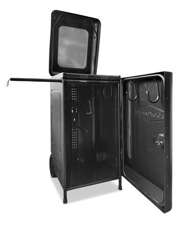 Sattelschrank aus Kunststoff.