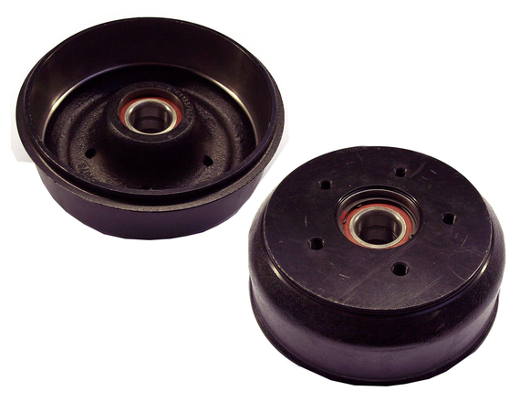 Die Bremstrommel des Böckmann Anhängers sorgt für sicheres Bremsen, optimale Verzögerung und ist fest an der Radnabe montiert.