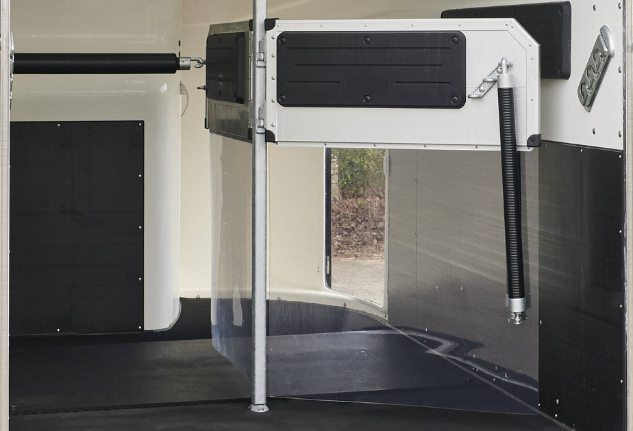 swivelling divider with central post and padding