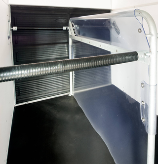 PVC- Klarsichttrennwand mit PVC-Oberteil für die Böckmann Pferdeanhänger.