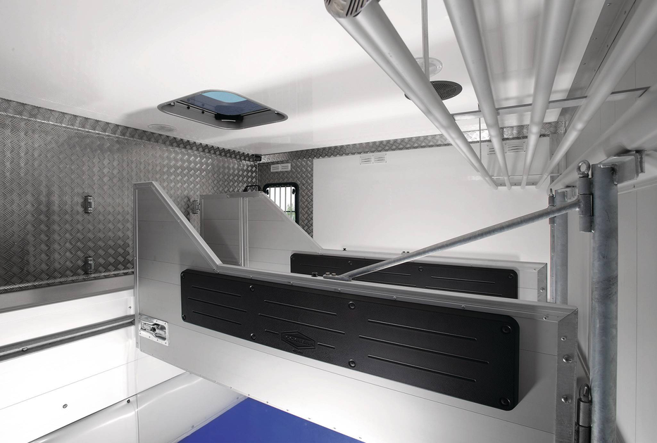 L-partitions (4x) aluminum with transparent PVC curtain