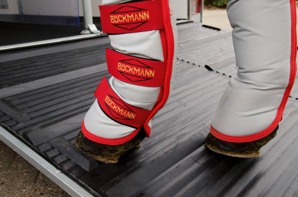 rubber safety mat with integ.security treads+ side stops on rear ramp