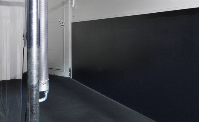 Seitlicher Trittschutz für die Böckmann Pferdeanhänger.