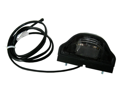 Kennzeichenleuchte mit DC Flachkabel für Böckmann Anhänger – beleuchtet das Kennzeichen und sorgt für Sichtbarkeit bei Dunkelheit. (125 Zeichen)
