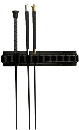 Praktischer Gertenhalter für die Sattelkammer im Böckmann Pferdeanhänger – bietet Platz für bis zu 11 Gerten.