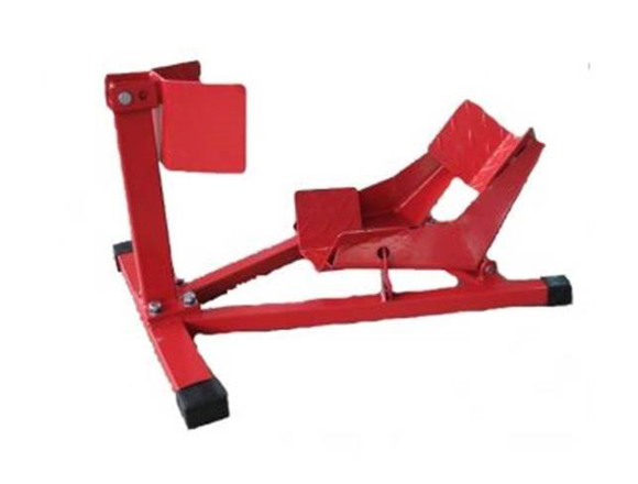 Böckmann Motorradständer fürs Vorderrad: Die Wippe hält das Motorrad aufrecht, der Anschlag verhindert seitliches Kippen.