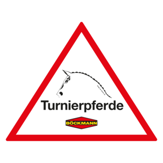 Böckmann Warnaufkleber ‚Achtung Turnierpferde‘ – dreieckig mit roter Umrandung, signalisiert deutlich Pferdetransport im Anhänger.
